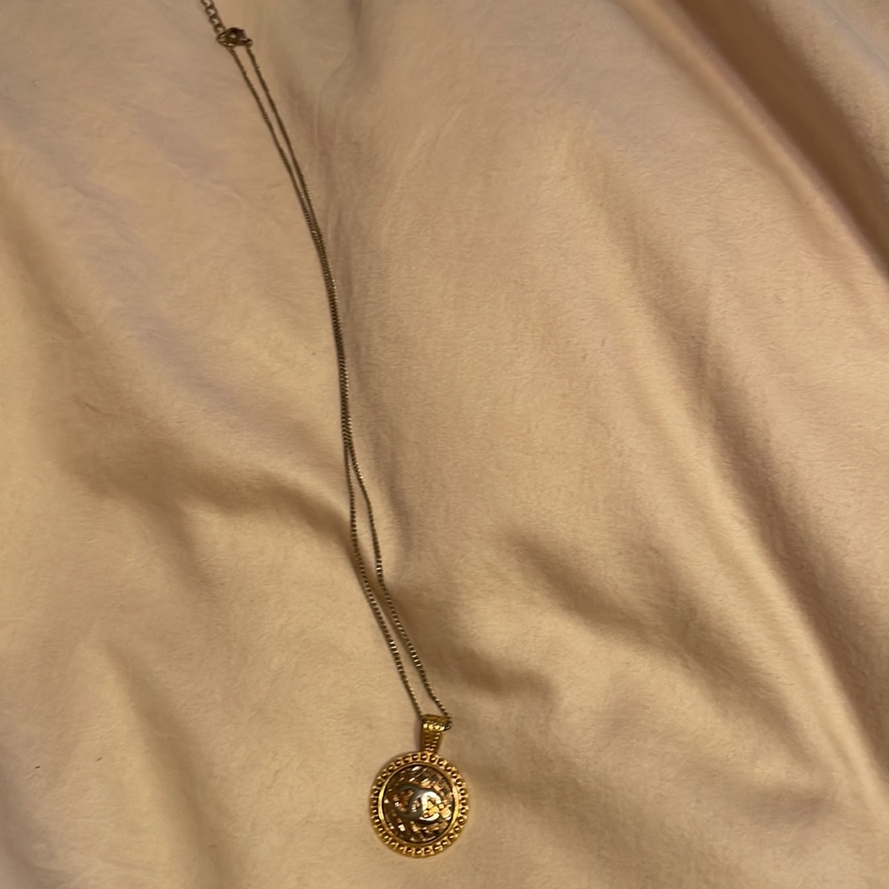 Designer button necklace - Picture 4 of 4